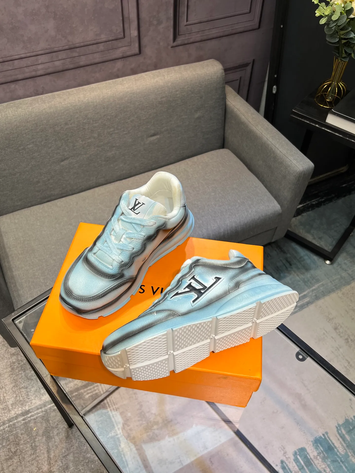 Men's shoes 💰760 LV | Louis Vuitton 2025𝐬𝐬 Spring and summer new styles, couples' models, men's models come out first. The counter focuses on the latest casual shoes. Hard goods are new🆕 ❥Purchase level! Full of high-end feel! A popular model among bloggers at home and abroad, it’s retro and fashionable and looks amazing on your feet! Wear a lot of happiness! Mainly recommended model on the official website★ ▪️Upper: Original custom-made imported calfskin fabric ▪️Inner lining: breathable gauze imported from Italy ▪️Outsole: rubber foam ➕tpu high-end outsole ▪️Shoe size: 36-44 (customized for 45 and 46)